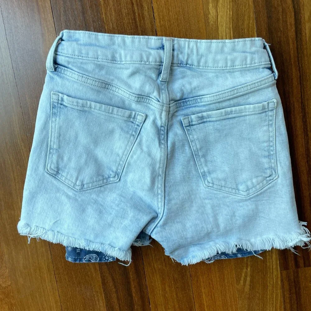 Old Navy Sz 2 Denim "cut off" Shorts - Picture 2 of 6